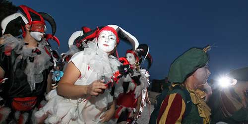 Feier des halben Neujahres unter Masken Korčula